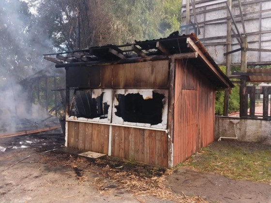 Casa de homem-bomba é incendiada em Santa Catarina