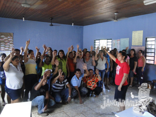 Profissionais aceitam proposta e aulas voltam na segunda (27)