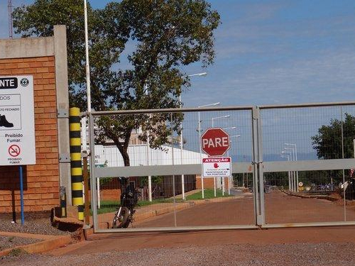 Mesmo poluindo o Meio Ambiente, PB Leiner tenta obter certificado de Qualidade (Foto: Uembê)