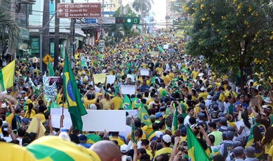 15 de março, em Cuiabá, cerca de 35 mil pessoais saíram às ruas para protestar