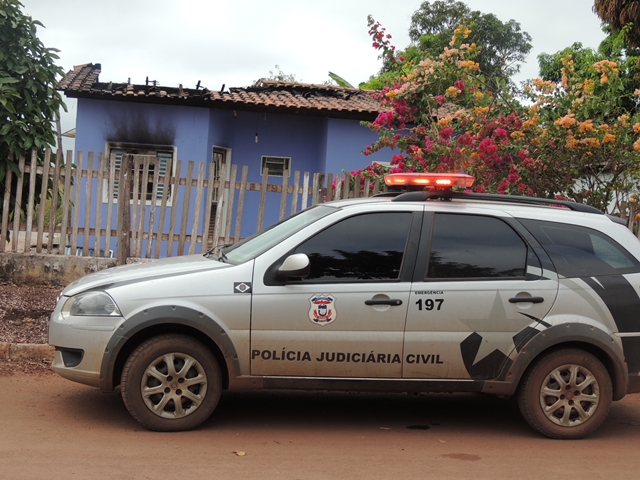 Homem é encontrado morto com o corpo totalmente queimado em Nova Jangada; suspeita é de latrocínio